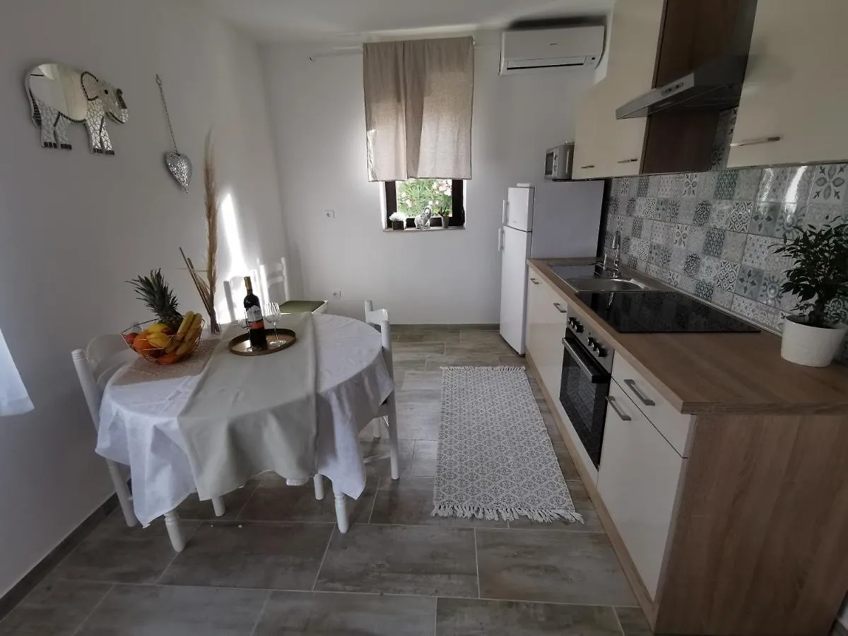 Apartments Lucia Pag Town 0*,