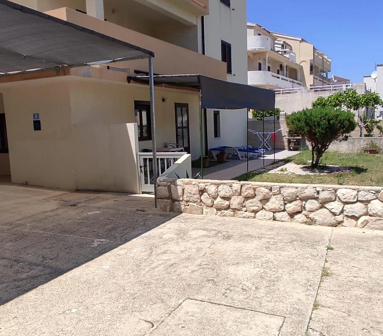 Apartments Lucia Pag Town 0*,