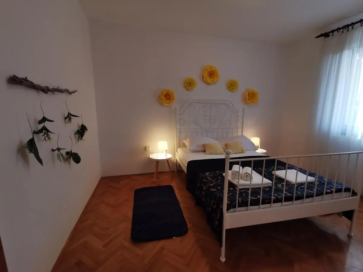 Apartments Lucia Pag Town Croazia
